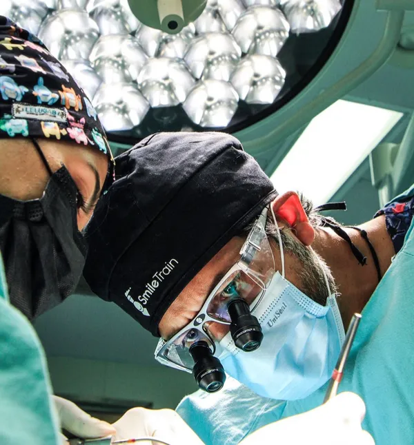 Dr. Nico Sierra — Cirujano especialista en fisura labiopalatina en Barcelona